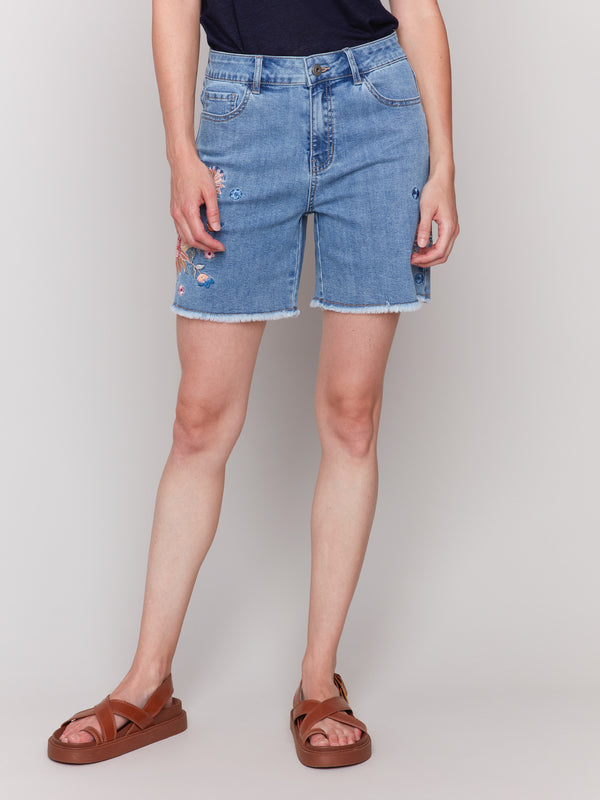 EMBROIDERED FRINGED HEM SHORT
