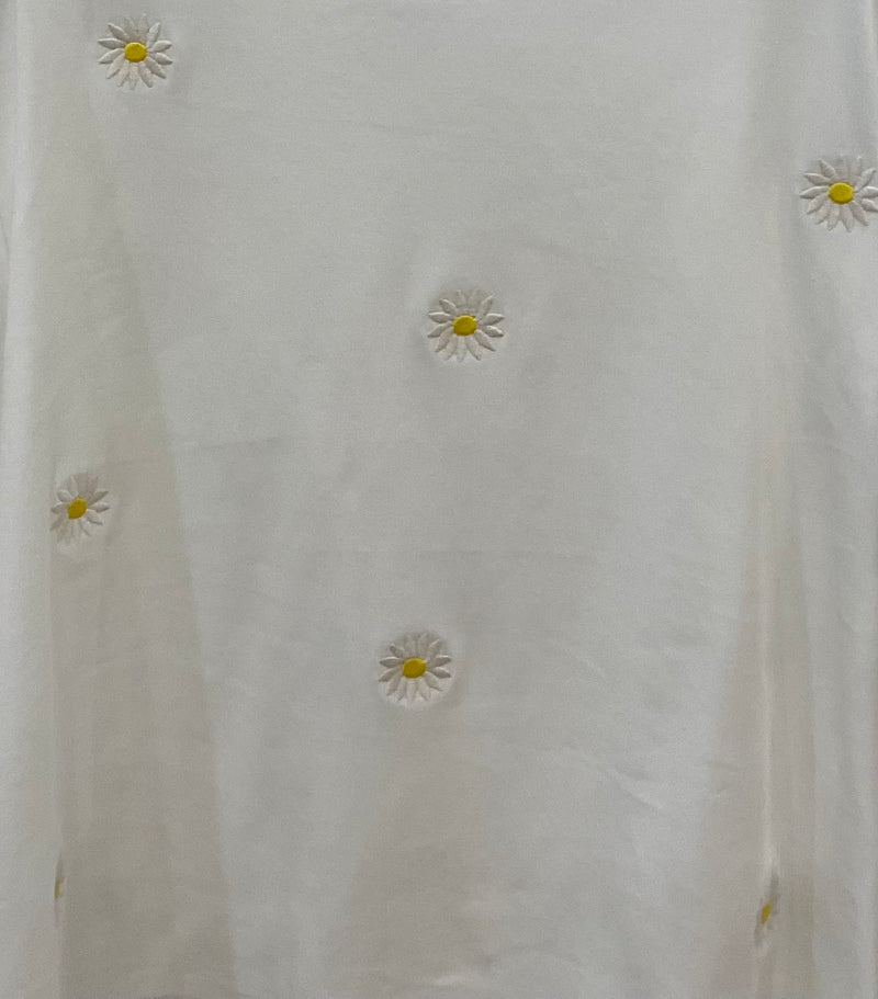 TEE WITH DAISIES (available only in White)