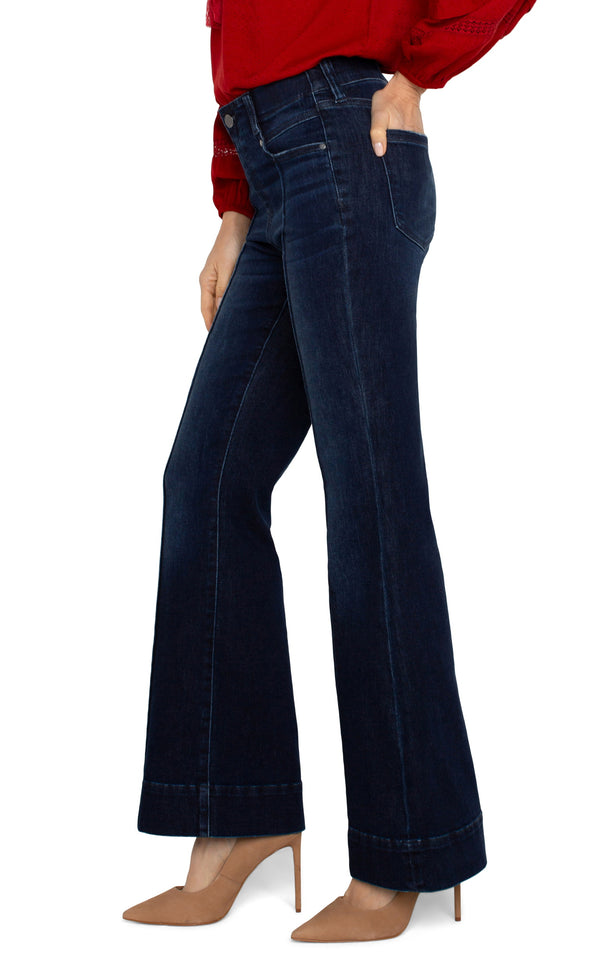 32” GIA GLIDER WITH PIN TUCK JEAN