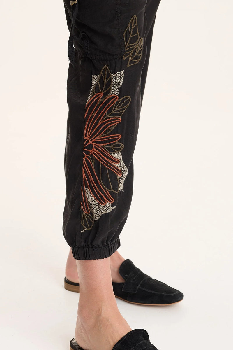 DARRI EMBROIDERED JOGGER