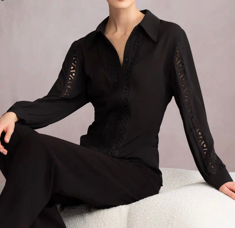 BLOUSE WITH LACE DETAIL