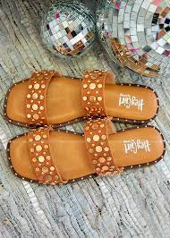 STUDDED FLAT SANDAL