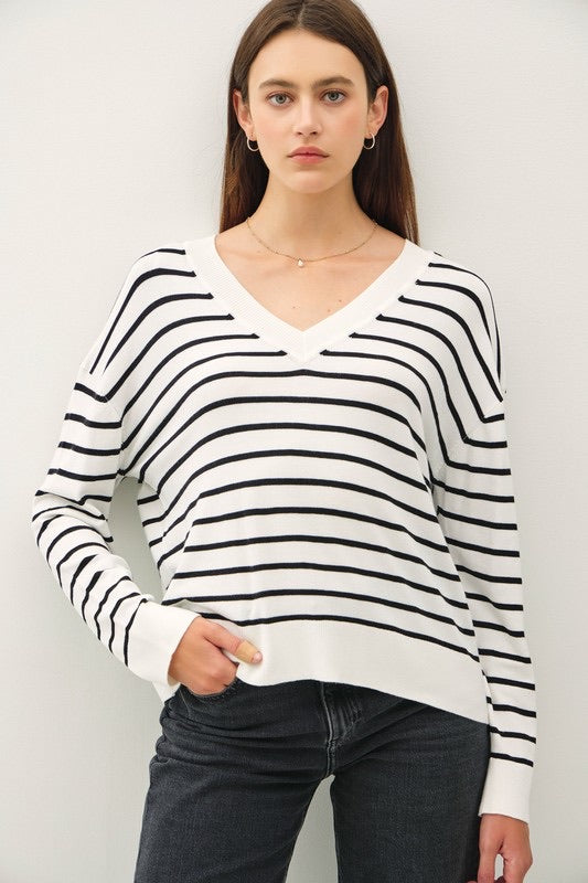 STRIPED LIGHTWEIGHT V NECK TOP